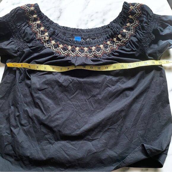 Old Navy Embroidered Black Women's Top. Size Large. - Picture 2 of 3